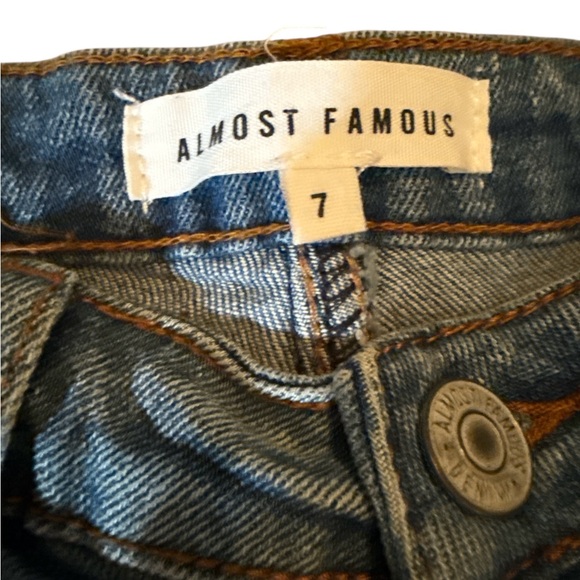 Almost Famous Distressed Wide Leg Jeans Size 7 - Picture 3 of 11